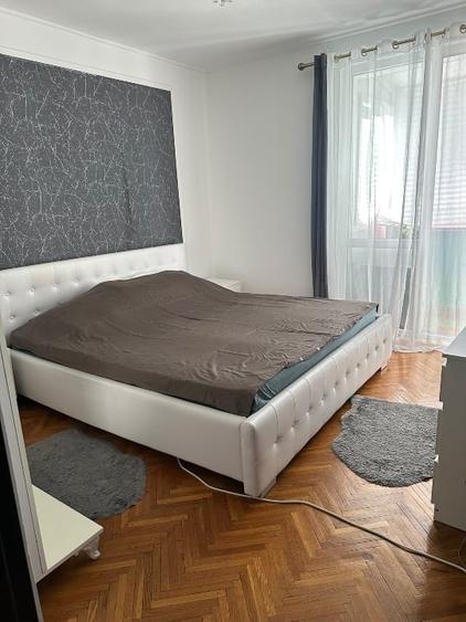Apartament cu 3 camere semidecomandat, mobilat în Titan