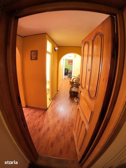 Apartament cu 4 camere decomandat în Central