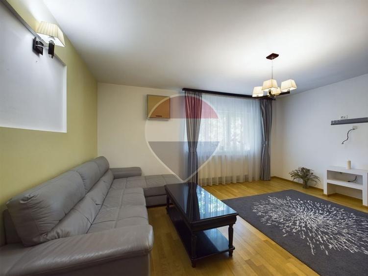 Apartament cu 3 camere decomandat, mobilat în Vitan