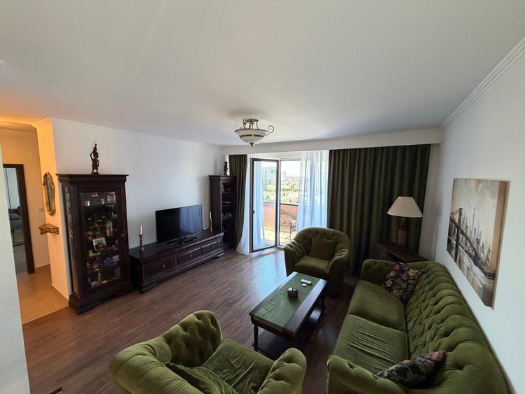Apartament cu 3 camere semidecomandat în Torontalului