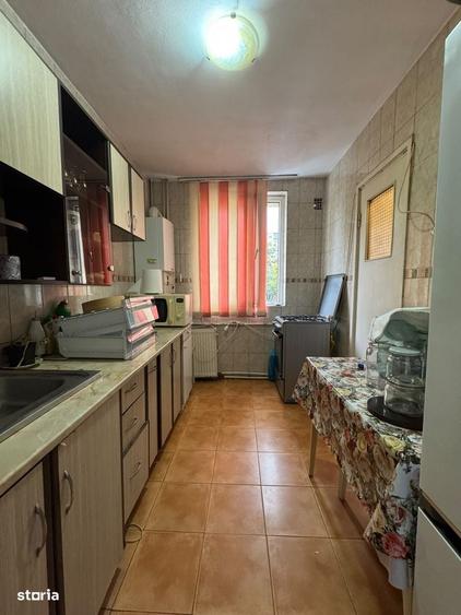 Apartament cu 3 camere decomandat în Rahova
