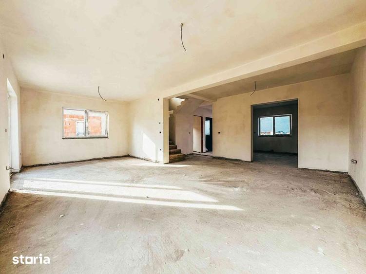 Casă cu 4 camere cu Teren 360 Mp în Sânmartin