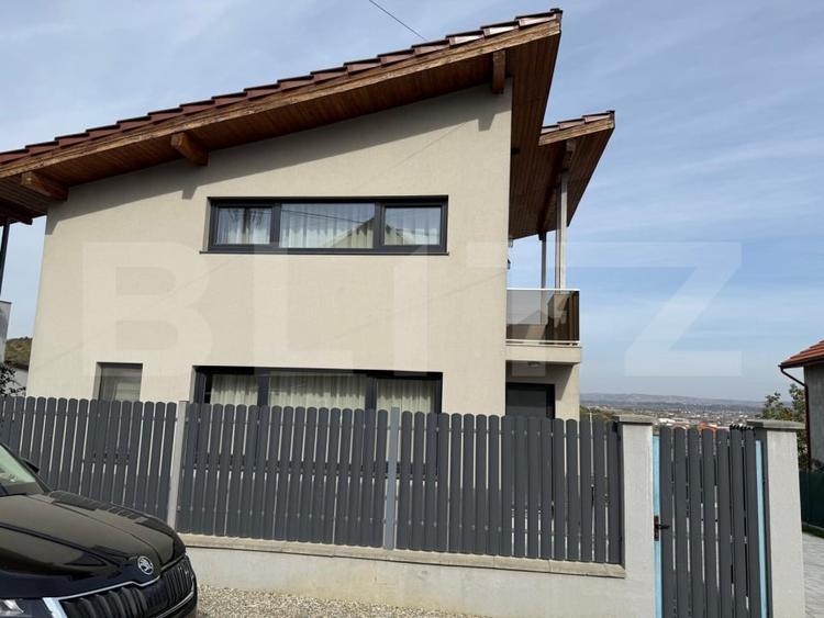 Casă individuală cu 4 camere cu Canalizare în Exterior Est