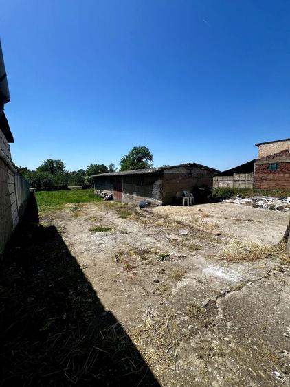 Casă individuală cu 8 camere cu Canalizare în Episcopia Bihorului
