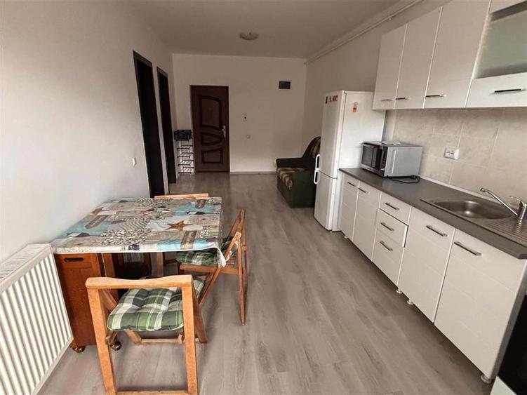 Apartament cu 2 camere semidecomandat în Sânpetru