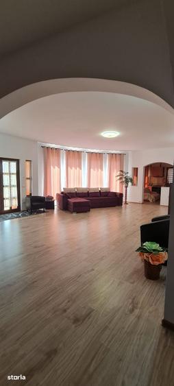 Casă cu 7 camere cu Teren 8000 Mp în Cosmești