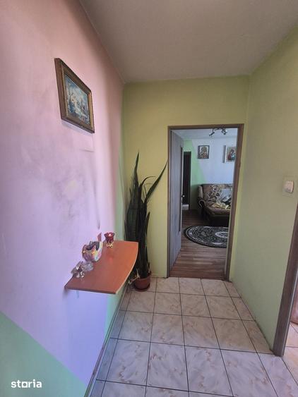 Apartament cu 3 camere semidecomandat în Central