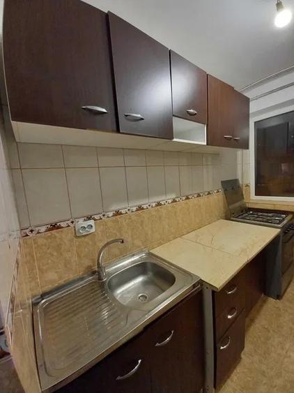 Apartament cu 2 camere semidecomandat, mobilat în Nord