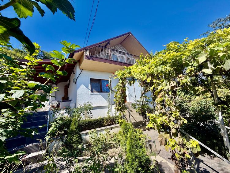 Casă cu 3 camere decomandat cu Teren 400 Mp în Galata