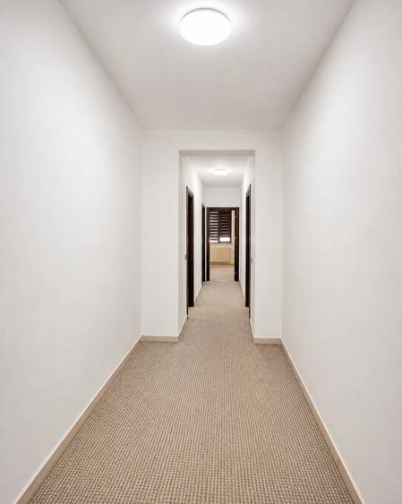 Apartament cu 3 camere decomandat în Tractorul