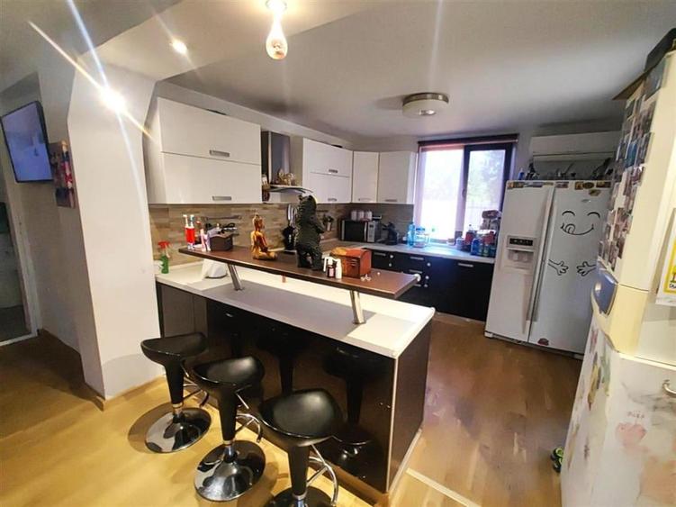 Casă individuală cu 6 camere cu Teren 430 Mp în Domnești
