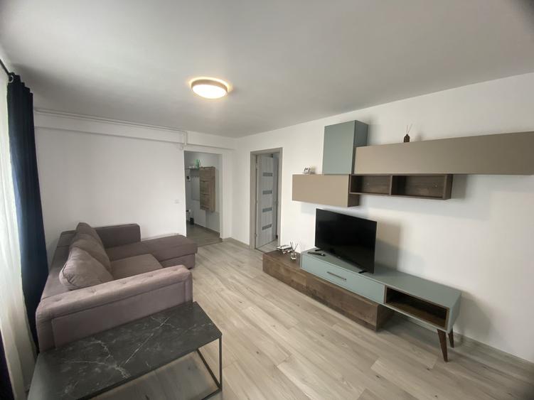 Apartament cu 3 camere, mobilat în Mioriței