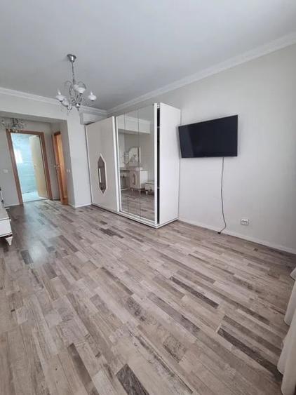 Apartament cu 3 camere decomandat, mobilat în Colentina