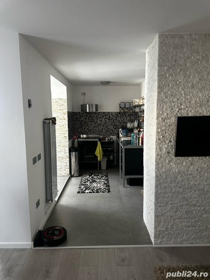Apartament cu 4 camere decomandat în Găești