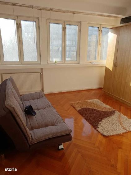 Apartament cu 3 camere în Romană