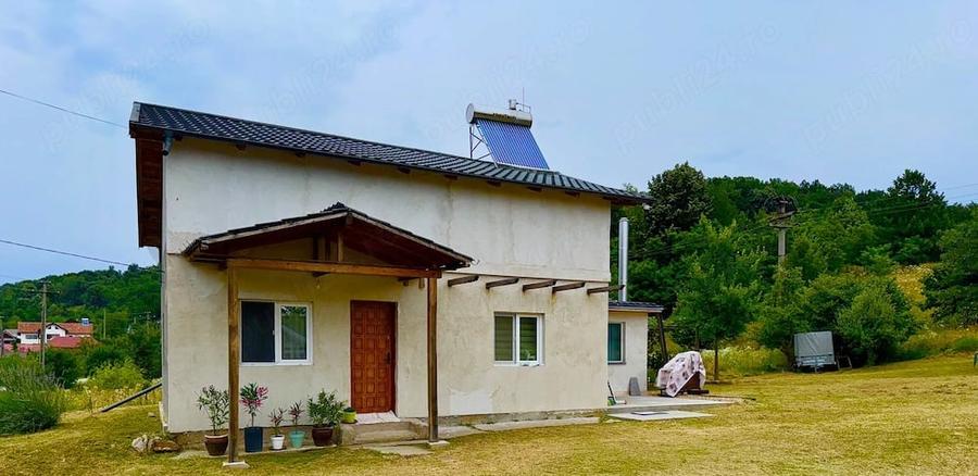 Casă cu 2 camere cu Teren 10199 Mp în Cotmeana