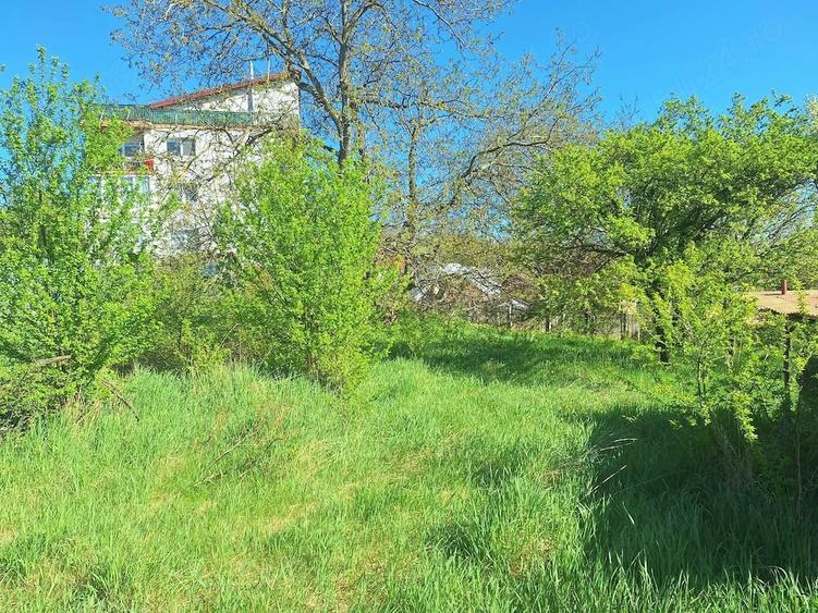 Teren de 1380 mp, în Central