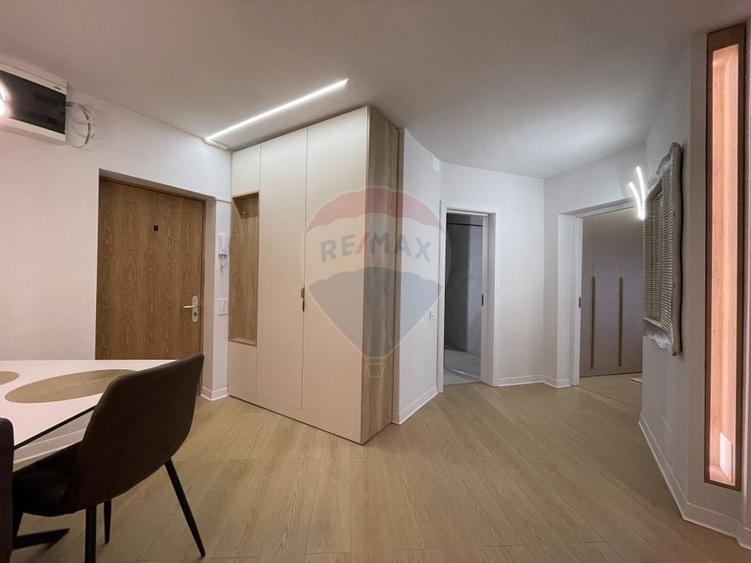 Apartament cu 3 camere decomandat, mobilat în P-ța Alba Iulia