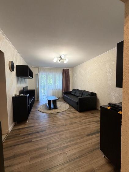 Apartament cu 3 camere decomandat în Liteni