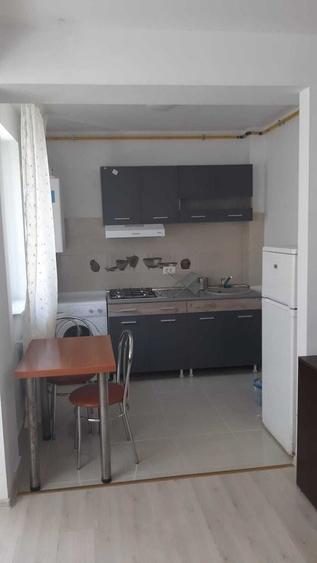 Garsonieră semidecomandată, mobilată în Gorjului