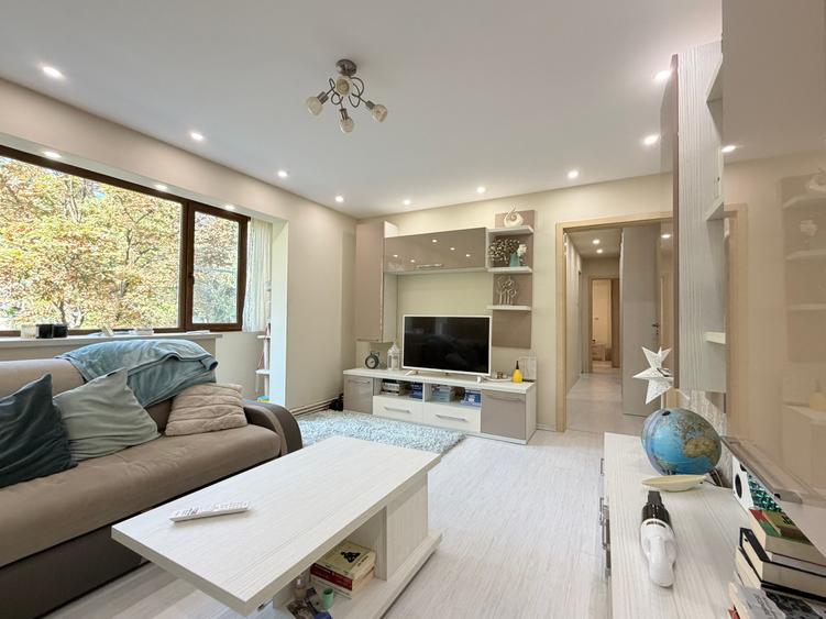 Apartament cu 3 camere semidecomandat în Gheorghe Lazăr