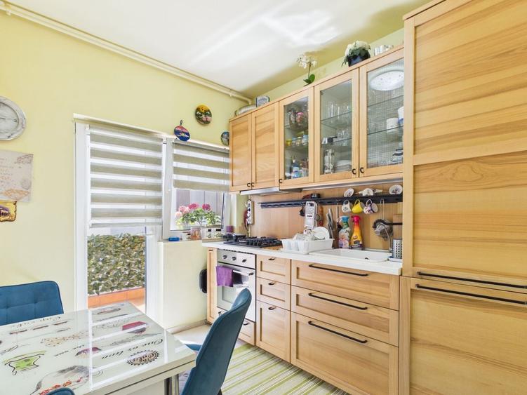 Apartament cu 3 camere decomandat, mobilat în Drumul Taberei