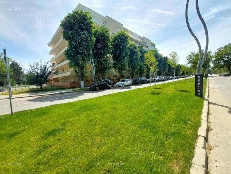 Apartament cu 3 camere decomandat în Neptun