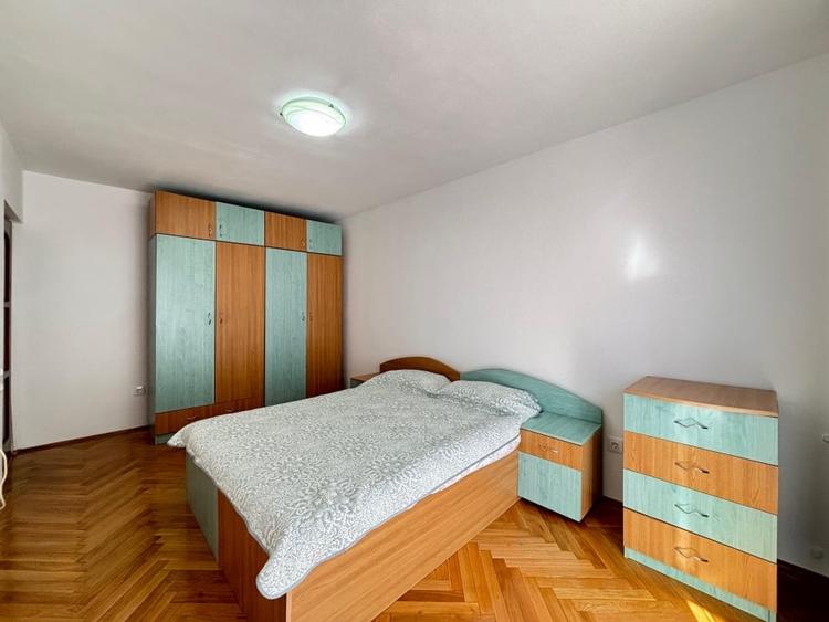 Apartament cu 3 camere decomandat, mobilat în Vasile Aaron