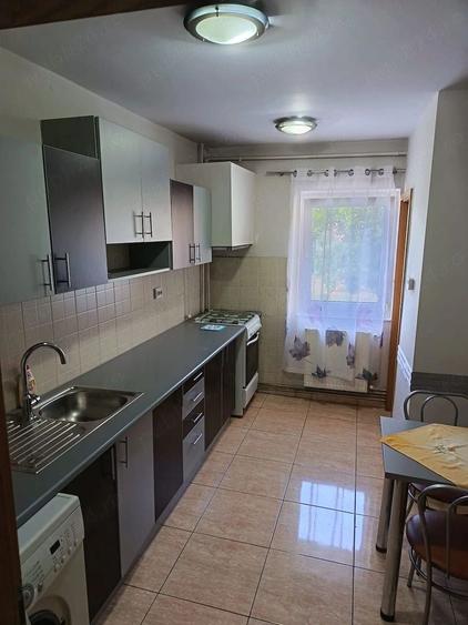 Apartament cu 4 camere decomandat, mobilat în Zorilor