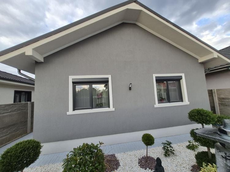 Casă cu 4 camere în Sânmihaiu Român
