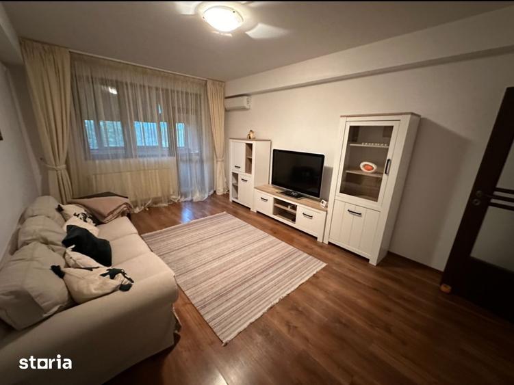 Apartament cu 3 camere în Apărătorii Patriei