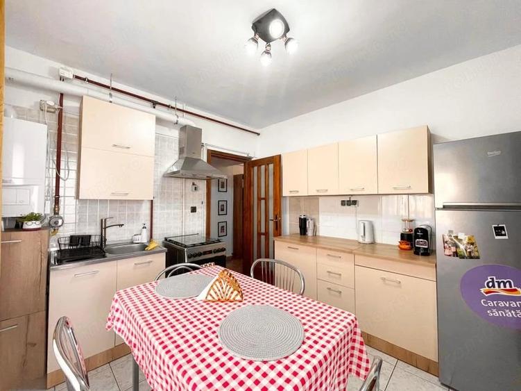 Apartament cu 4 camere decomandat în Central