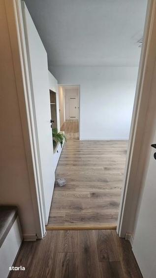 Apartament cu 4 camere semidecomandat în Astra