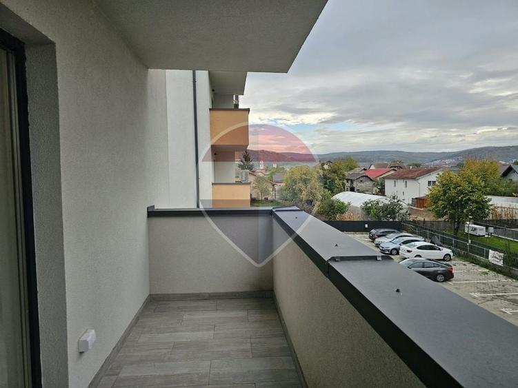Apartament cu 2 camere semidecomandat, mobilat în Florești