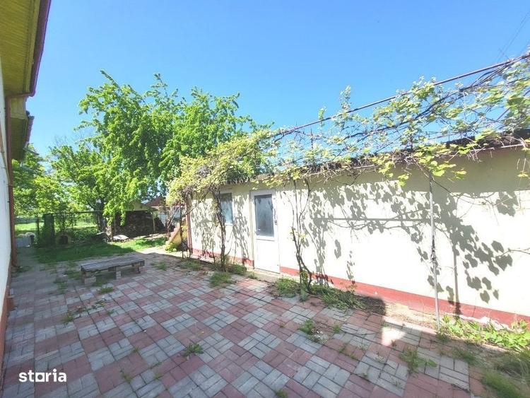 Casă cu 4 camere în Nicolae Bălcescu