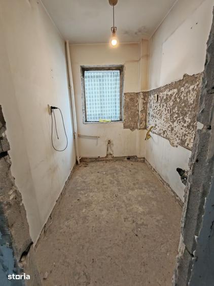Garsonieră decomandată în Titan