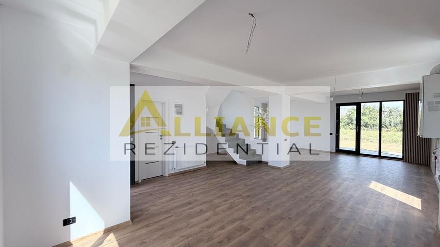 Casă individuală cu 4 camere cu Canalizare în Berceni