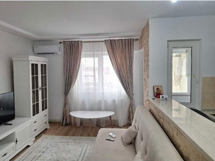 Garsonieră decomandată în Central