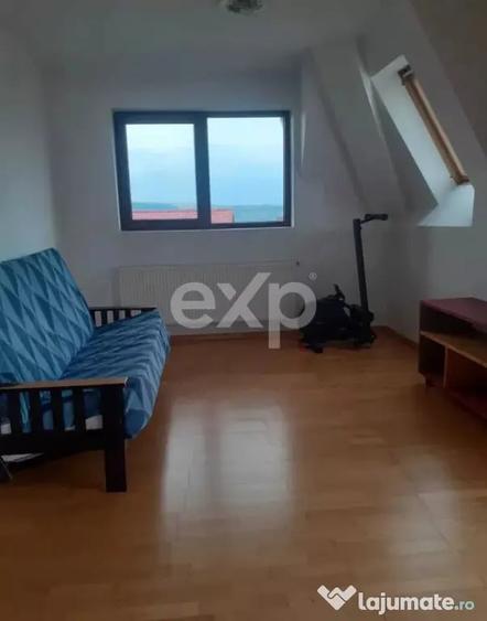 Apartament cu 3 camere semidecomandat în Europa