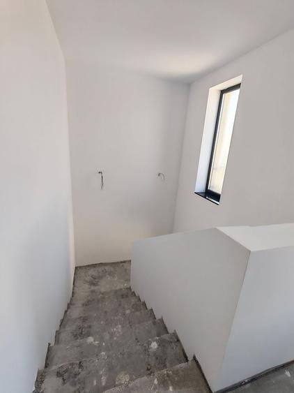 Duplex cu 4 camere cu Canalizare în Dumbrăvița
