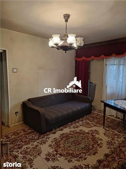Apartament cu 3 camere semidecomandat în Dristor