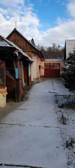 Casă cu 2 camere cu Teren 461 Mp în Dăișoara