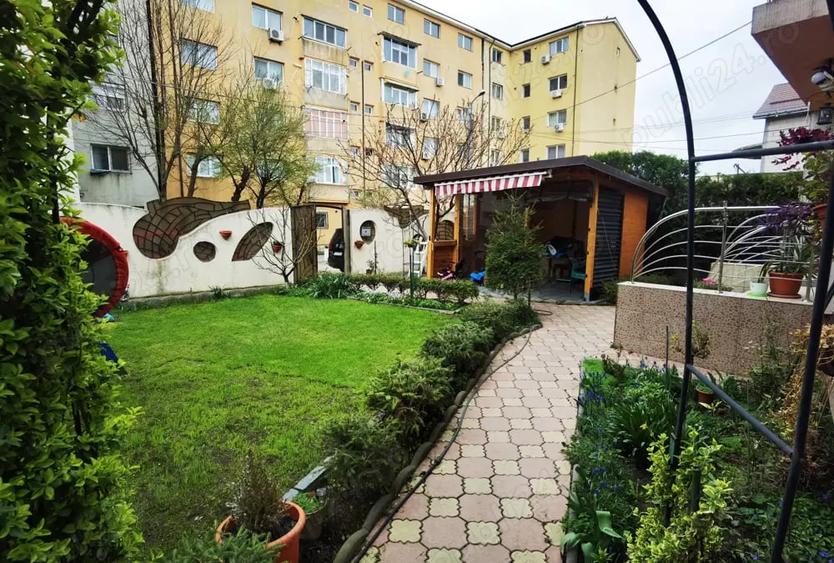Casă cu 6 camere cu Teren 360 Mp în Năvodari