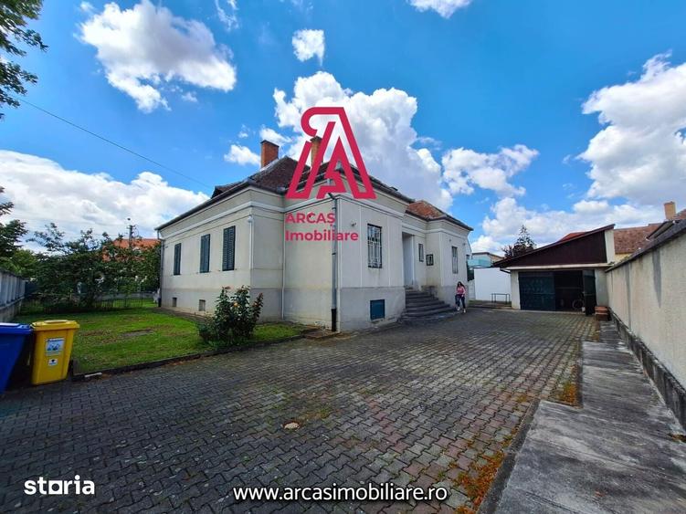 Casă cu 5 camere decomandat cu Teren 1000 Mp în Sub Arini