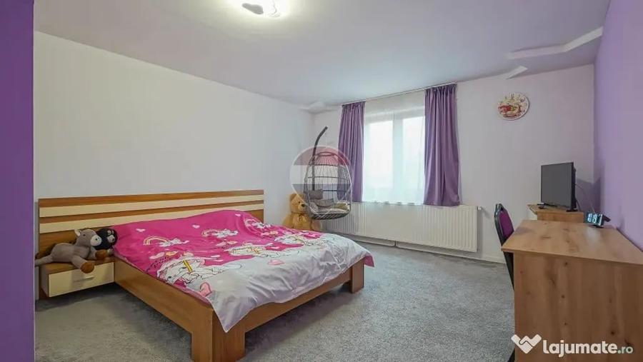 Casă cu 7 camere cu Teren 300 Mp în Central