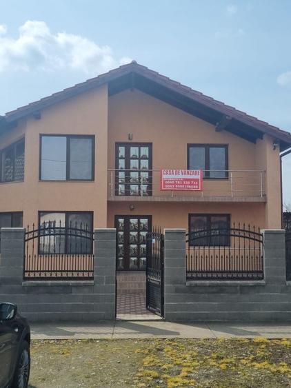 Casă cu 4 camere în Central