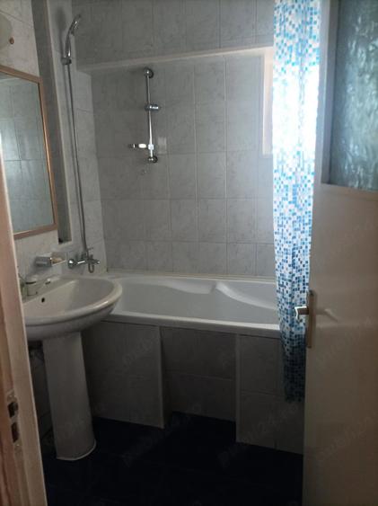 Apartament cu 3 camere decomandat în Decebal