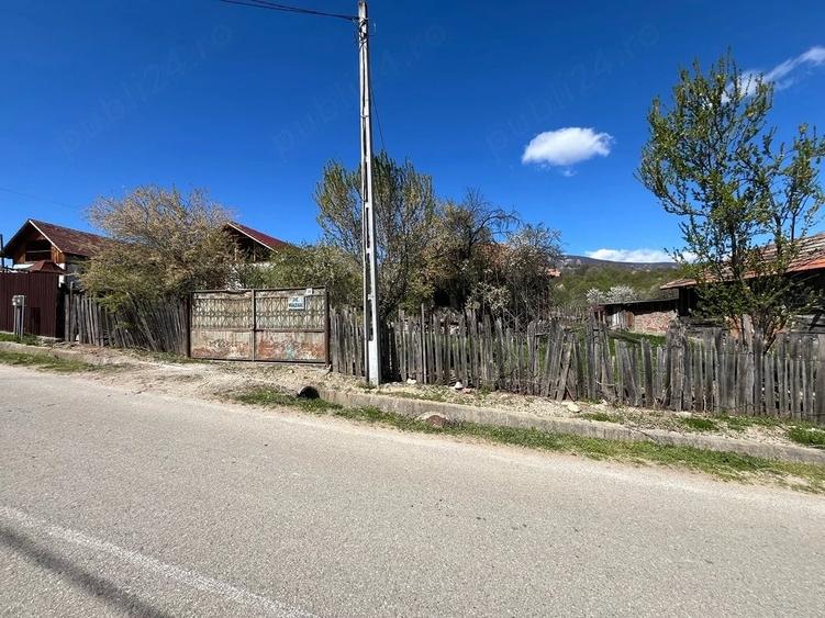 Casă cu Teren 2000 Mp în Valea