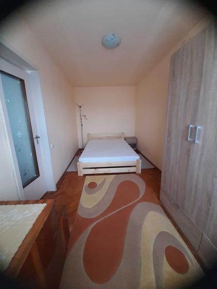Apartament cu 3 camere semidecomandat în Cloșca