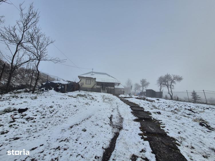 Casă cu 2 camere cu Teren 5135 Mp în Dobreni